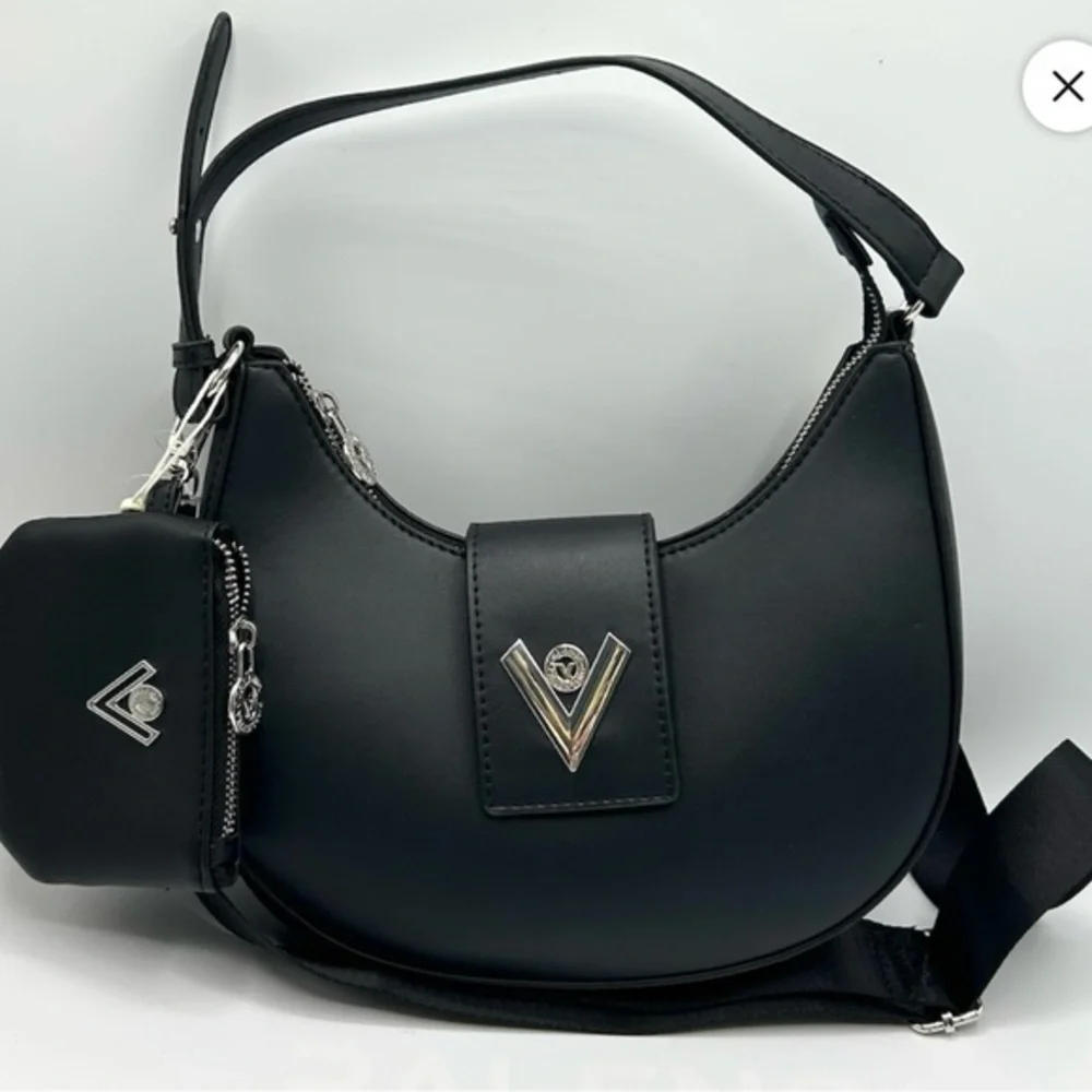 NWTโ Valentino Orlandi Crescent Shape
Shoulder MSRP $240 ๐ฅ๐ฅ๐ฅ๐ฅ - Picture 1 of 3